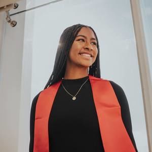 Meet your Posher, Amina